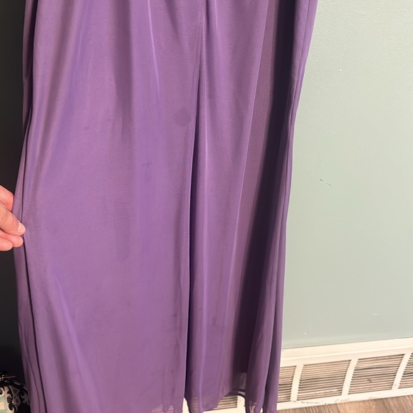 Bridesmaid Dress, it does have some dirty spots and the bottom is dirty. - Picture 11 of 12